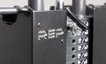REP Fitness 5000 nedtrekksapparat vektmagasin svart