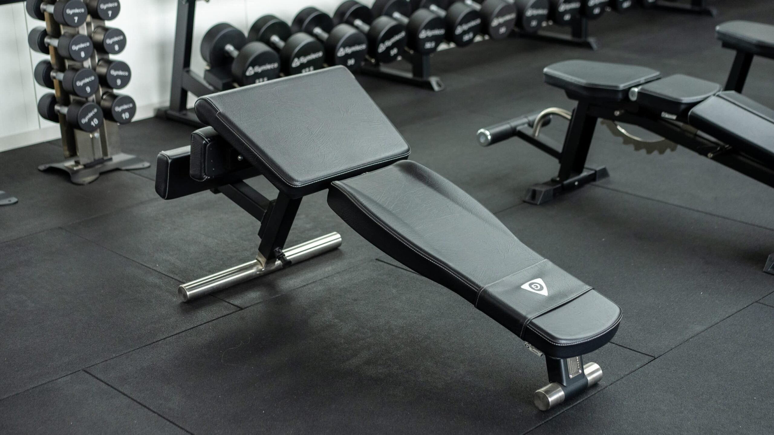 Gymleco Adjustable Decline treningsbenk nedover bryst