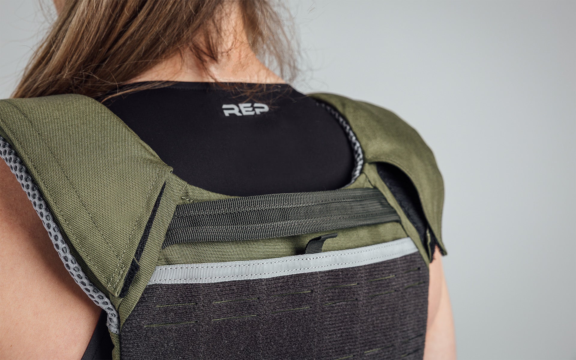 REP Fitness Strata Weight Vest vektvest med plater justerbar
