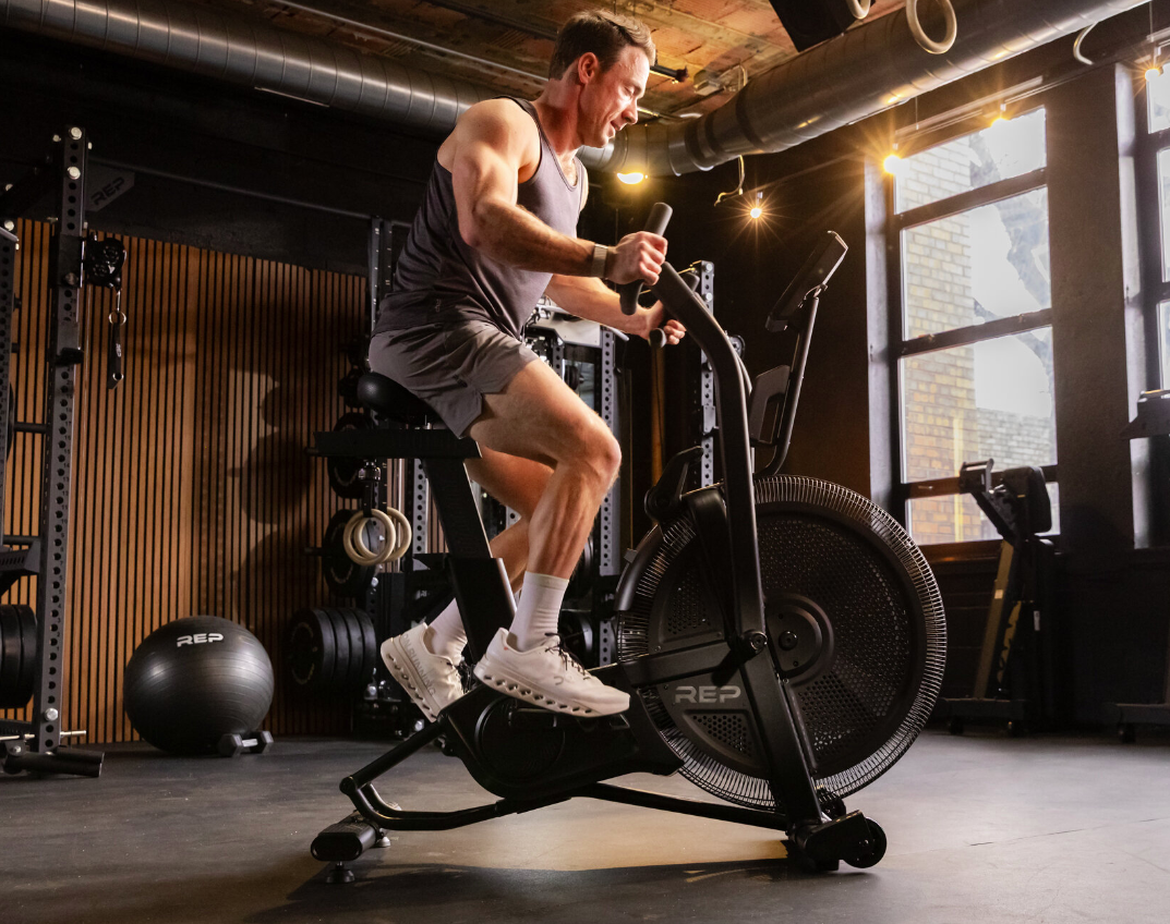 REP Fitness Strive Air Bike treningssykkel VPR luft
