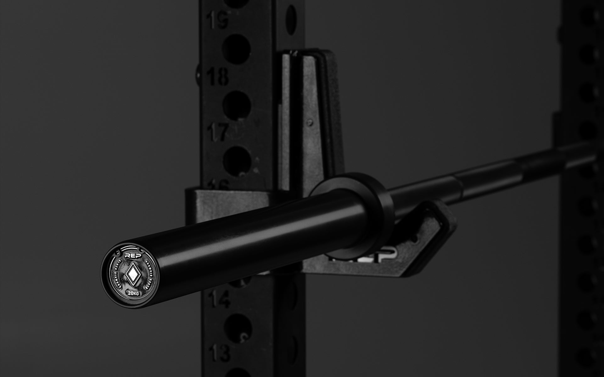 REP Fitness Black Diamond powerliftingstang 20 kg rustfri