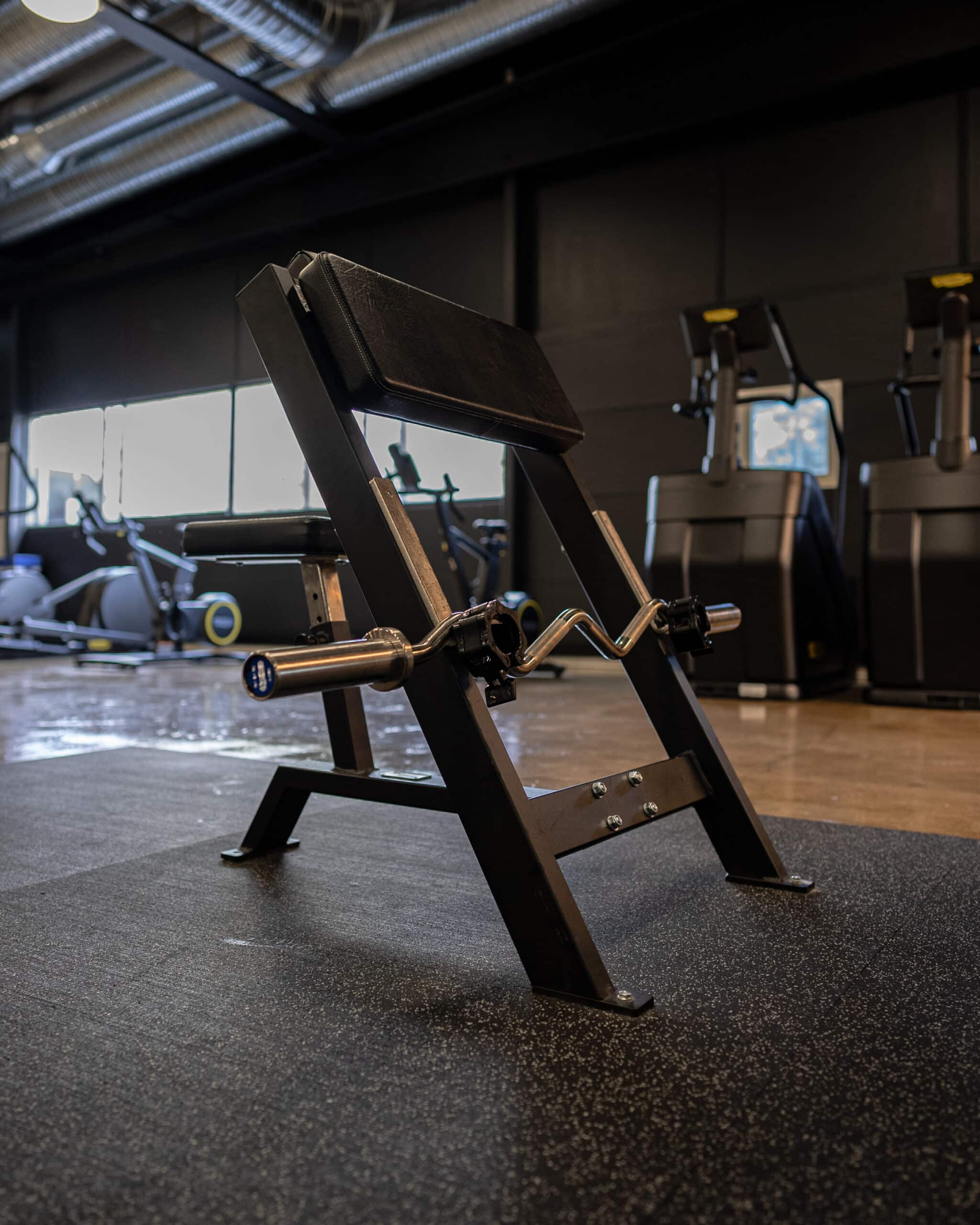 Gymleco scottbenk sittende bicepsbenk svart