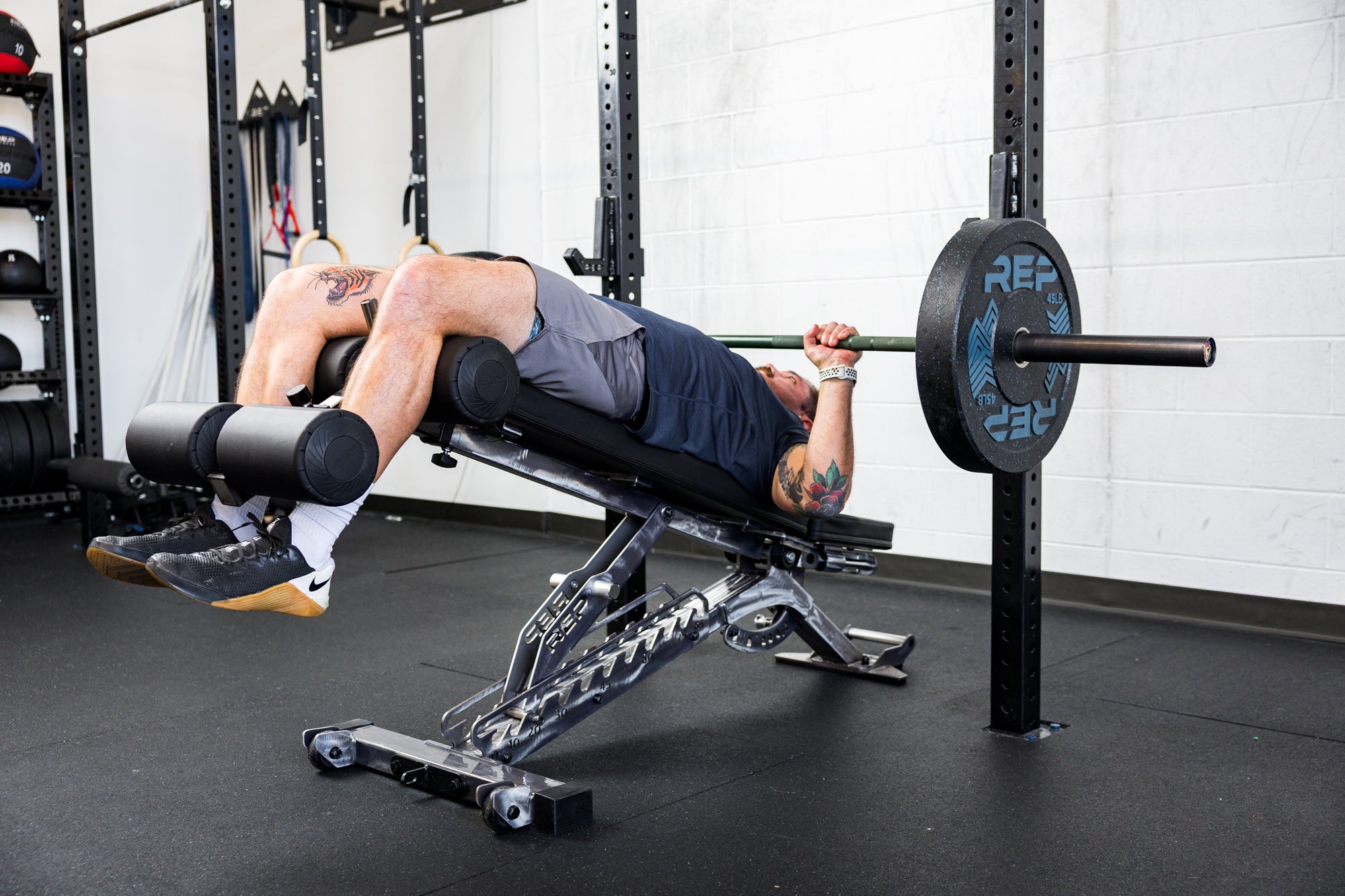 REP Fitness 2.0 benk beinrullefeste justerbar benk