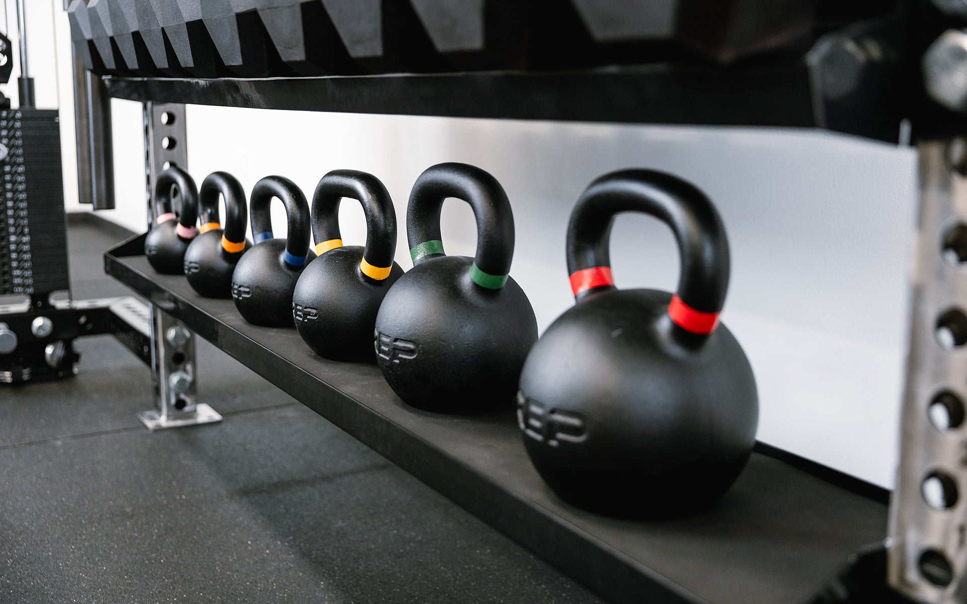 REP Fitness 5000 manual- og kettlebellhylle oppbevaring