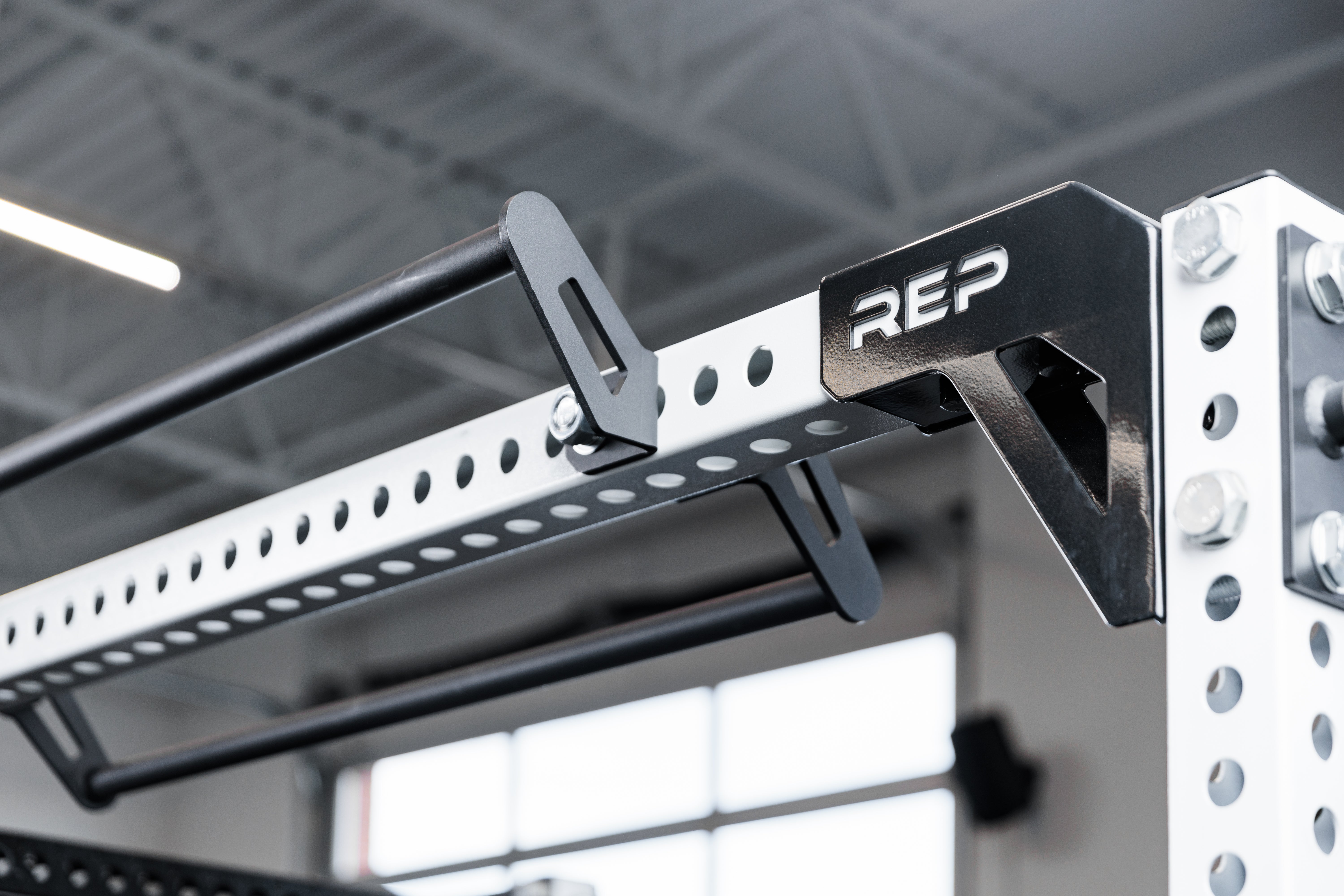 REP Fitness 5000 chinsstang tverrbjelke pull-up