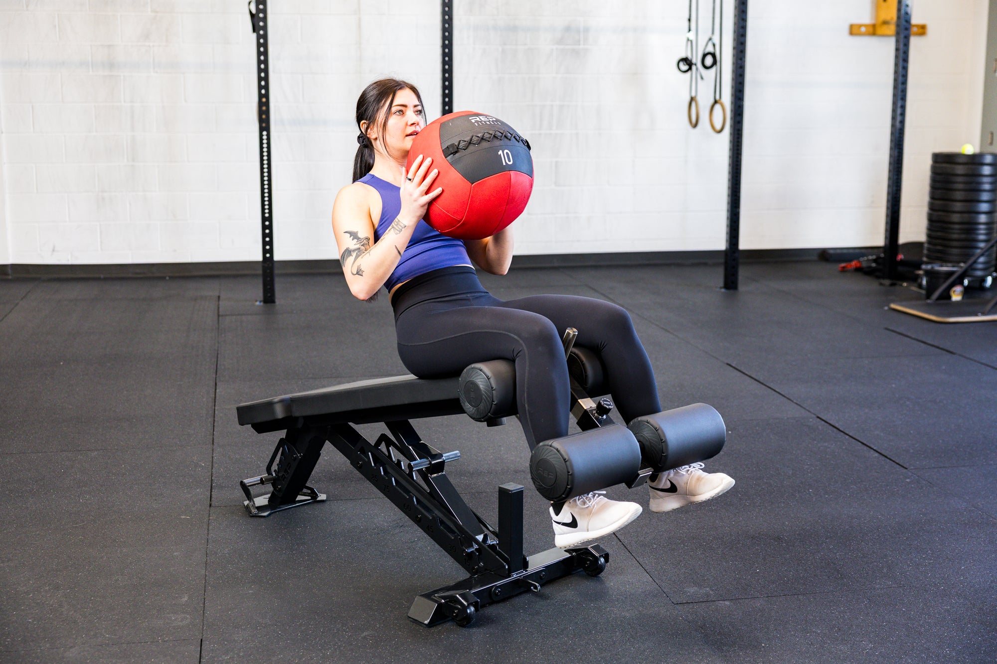 REP Fitness 2.0 benk beinrullefeste justerbar benk