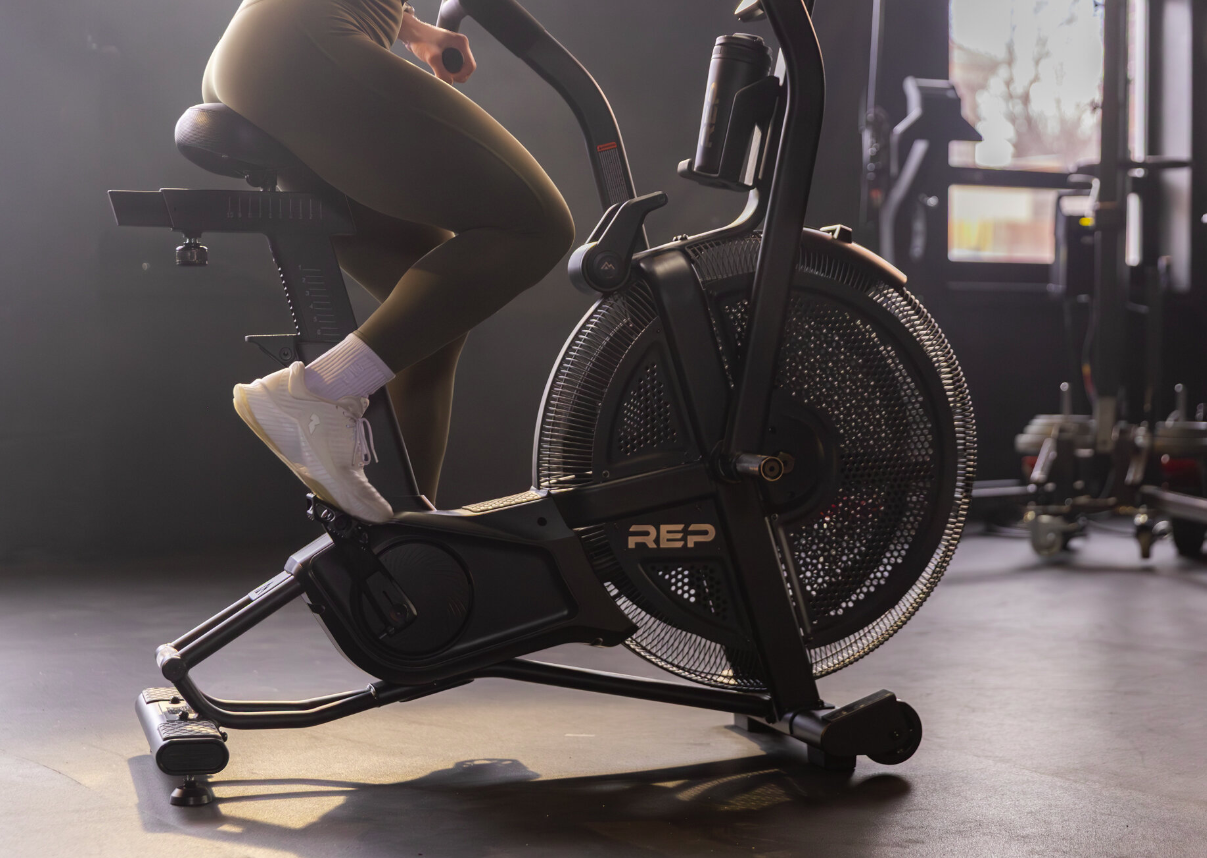 REP Fitness Strive Air Bike treningssykkel VPR luft