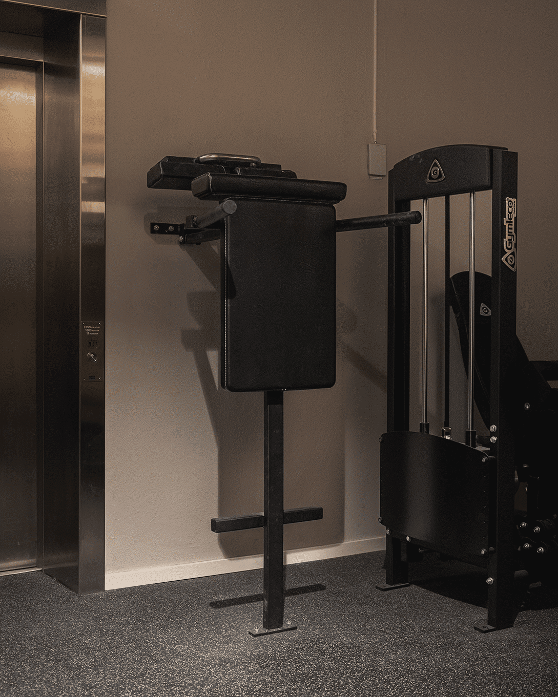 Gymleco Brutal Bench magetreningsbenk svart