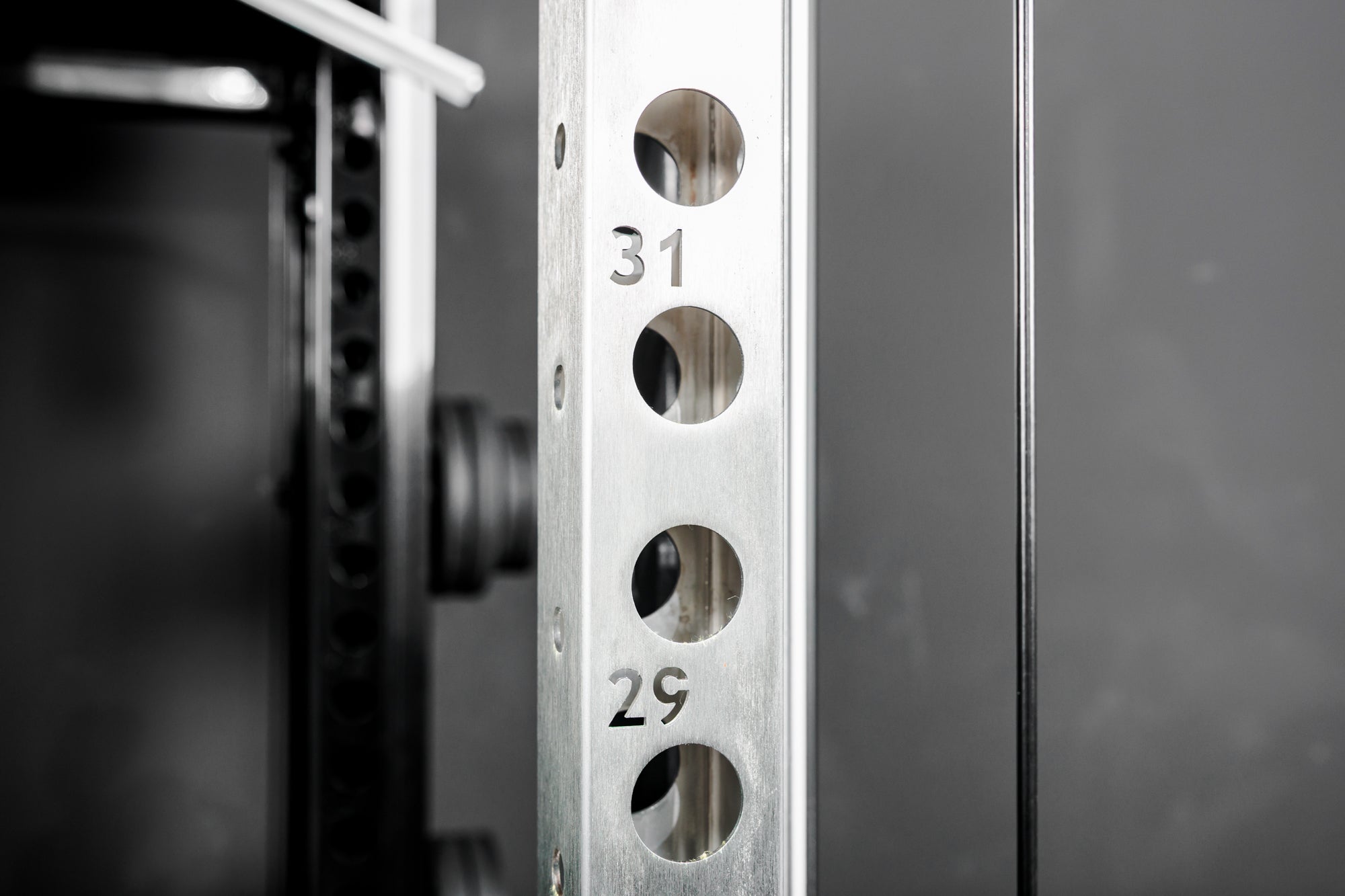 REP Fitness Altitude Power Rack knebøystativ metallic black