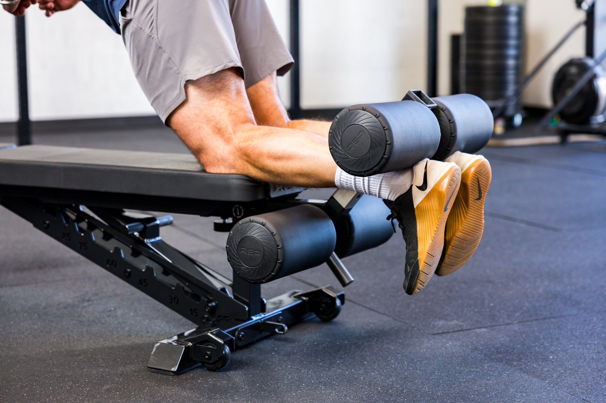 REP Fitness 2.0 benk beinrullefeste justerbar benk