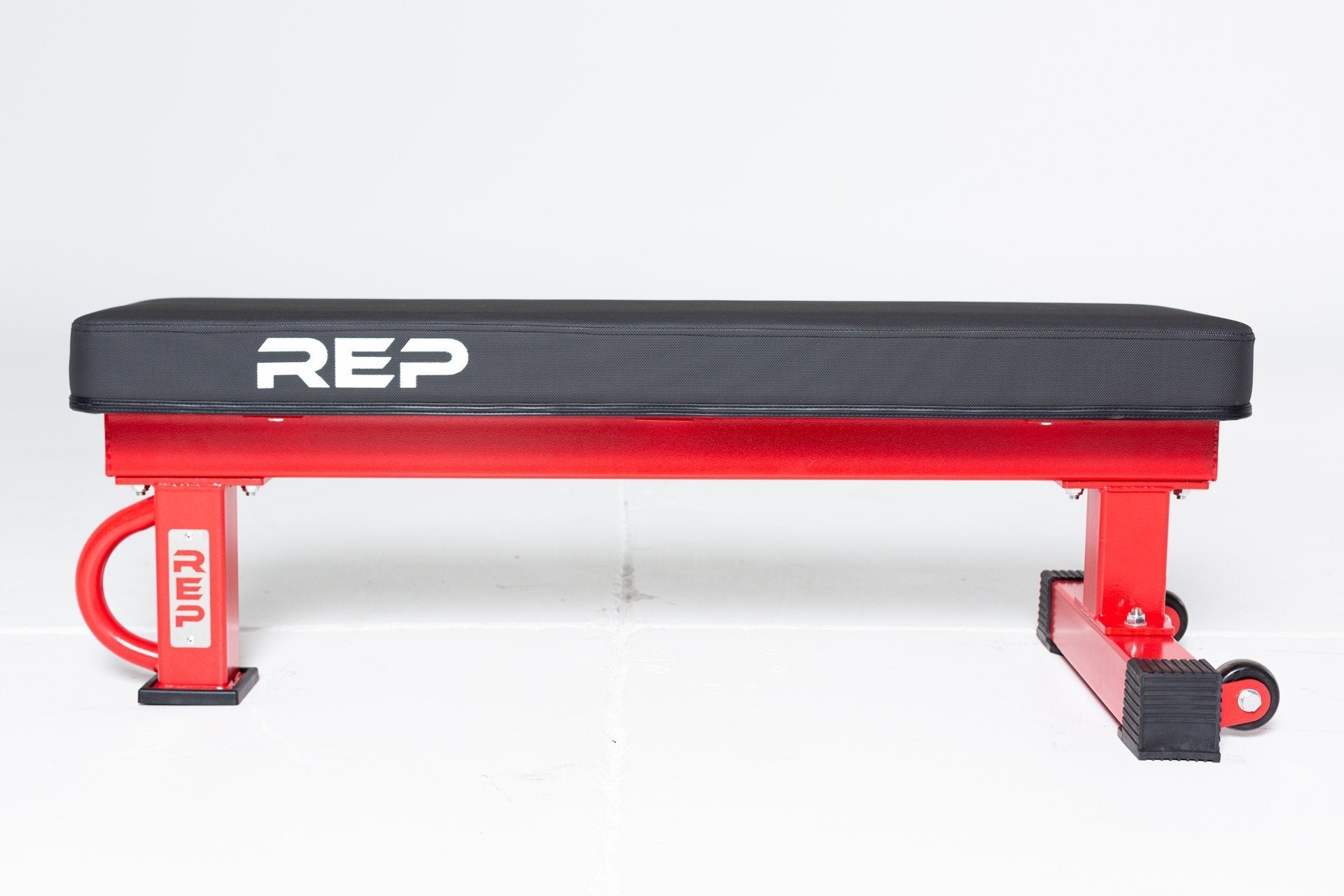 REP Fitness FB-5000 flat treningsbenk svart smal
