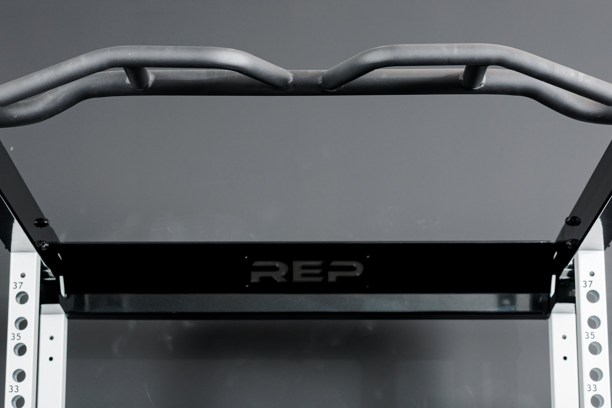 REP Fitness Altitude Power Rack knebøystativ metallic black