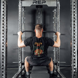 REP Fitness 1000 Series nedtrekk plate-loaded