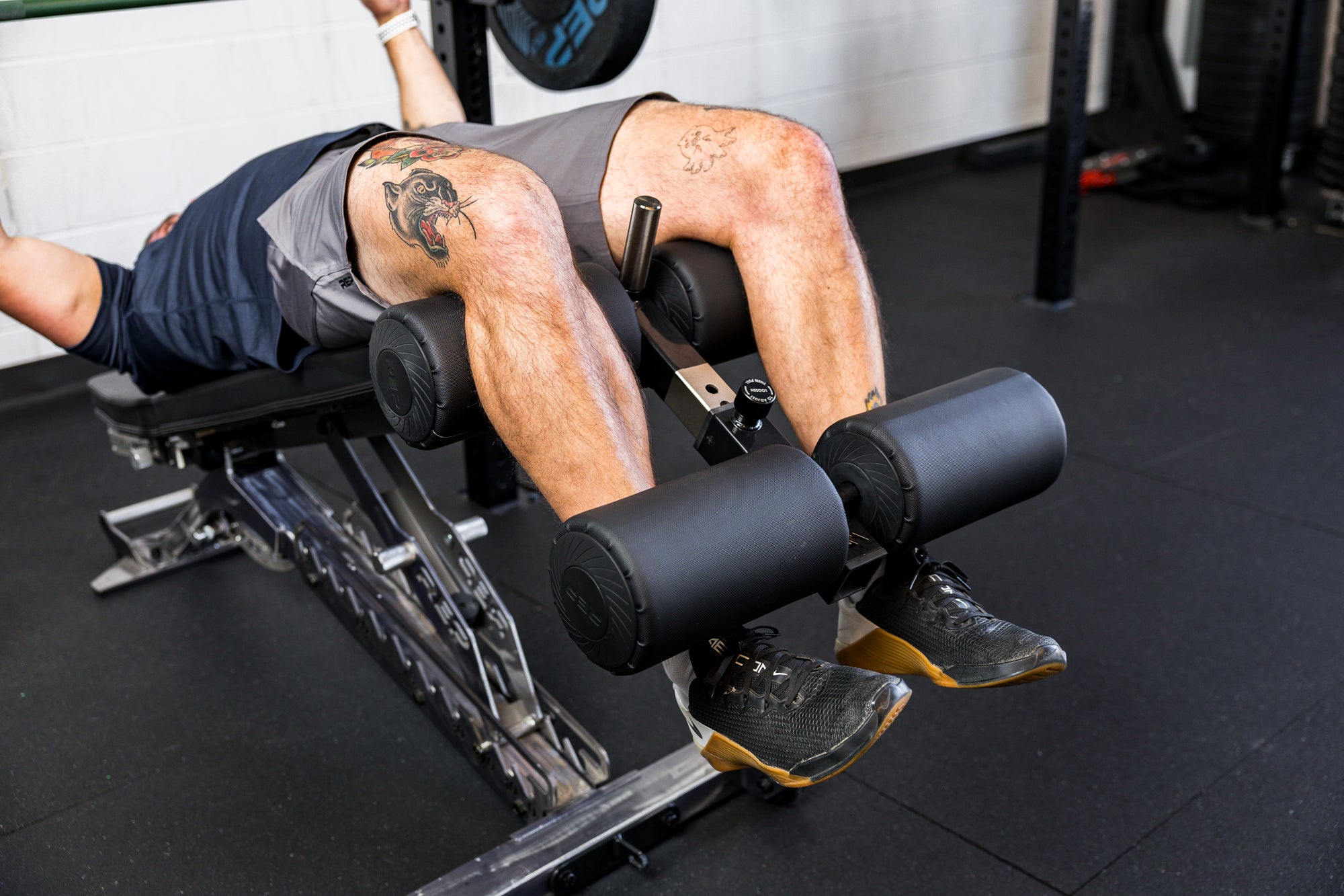 REP Fitness 2.0 benk beinrullefeste justerbar benk