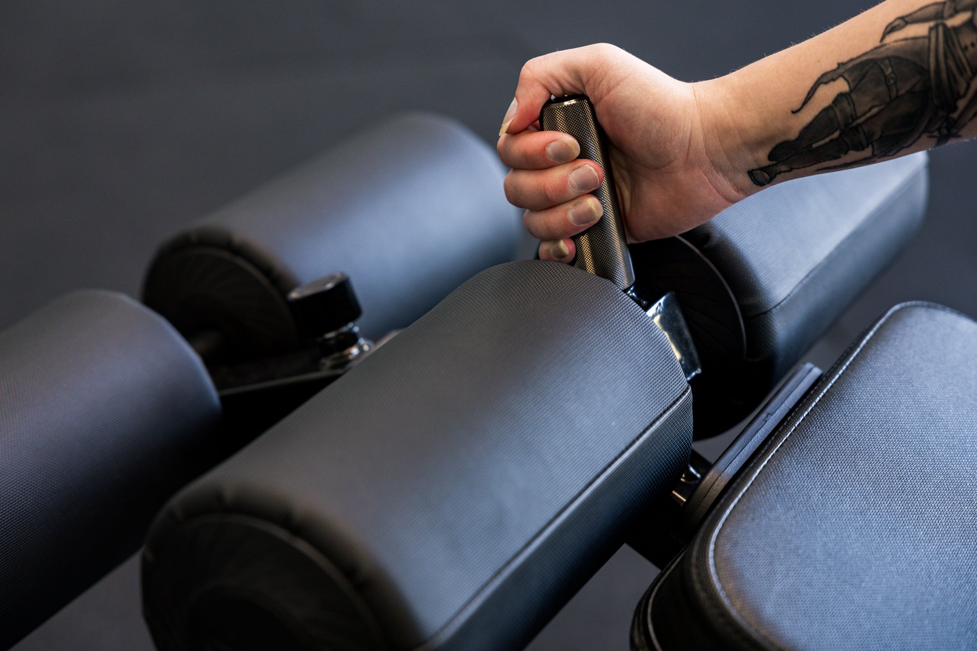 REP Fitness 2.0 benk beinrullefeste justerbar benk