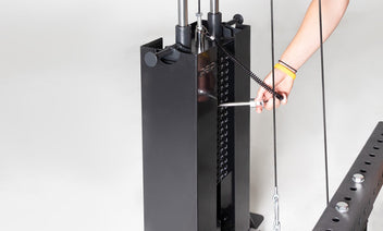 REP Fitness 5000 nedtrekksapparat vektmagasin svart