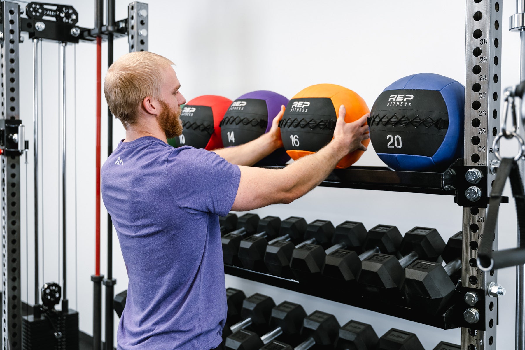 REP Fitness 5000 manual- og kettlebellhylle oppbevaring