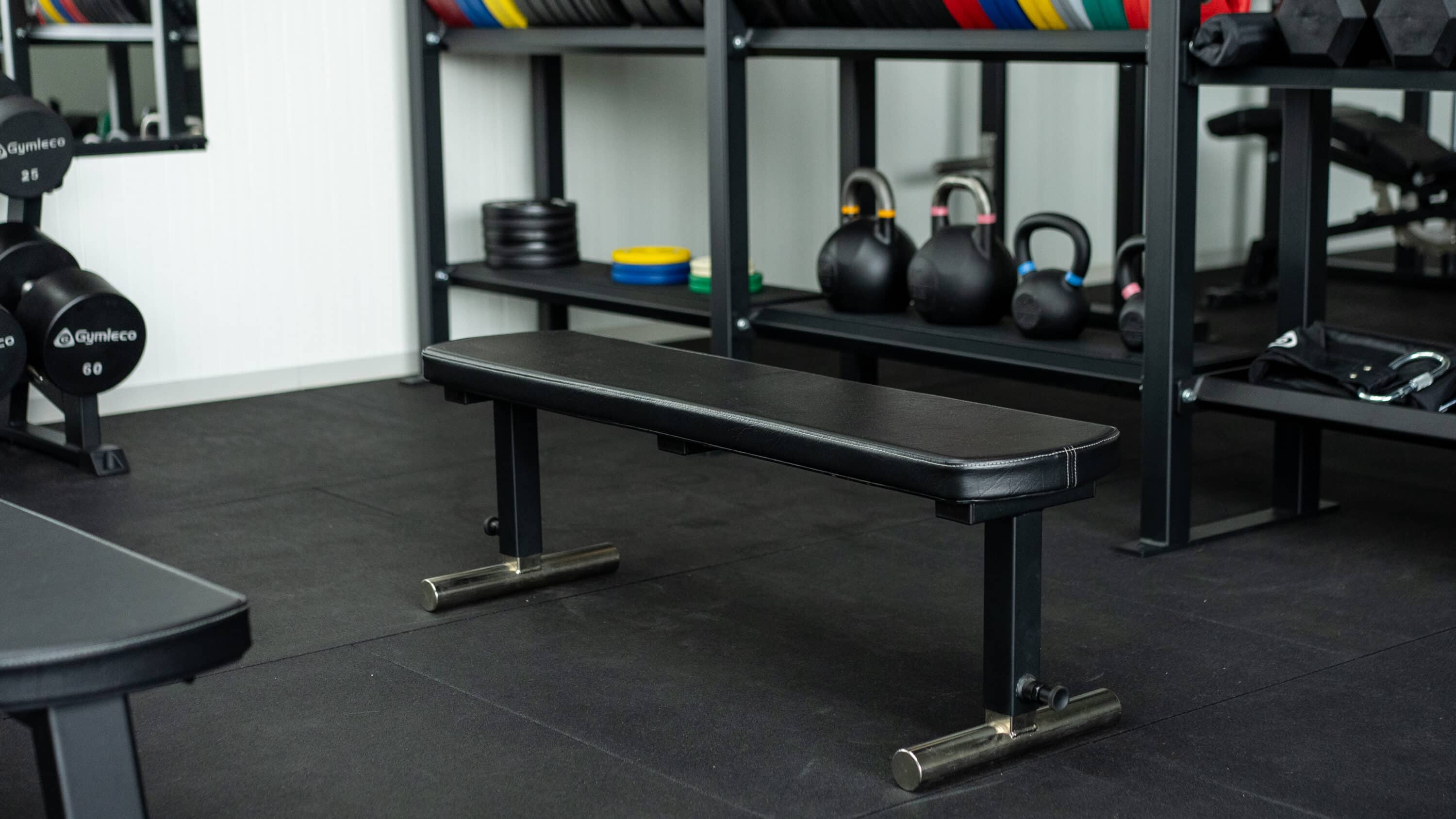 Gymleco flat treningsbenk justerbar svart
